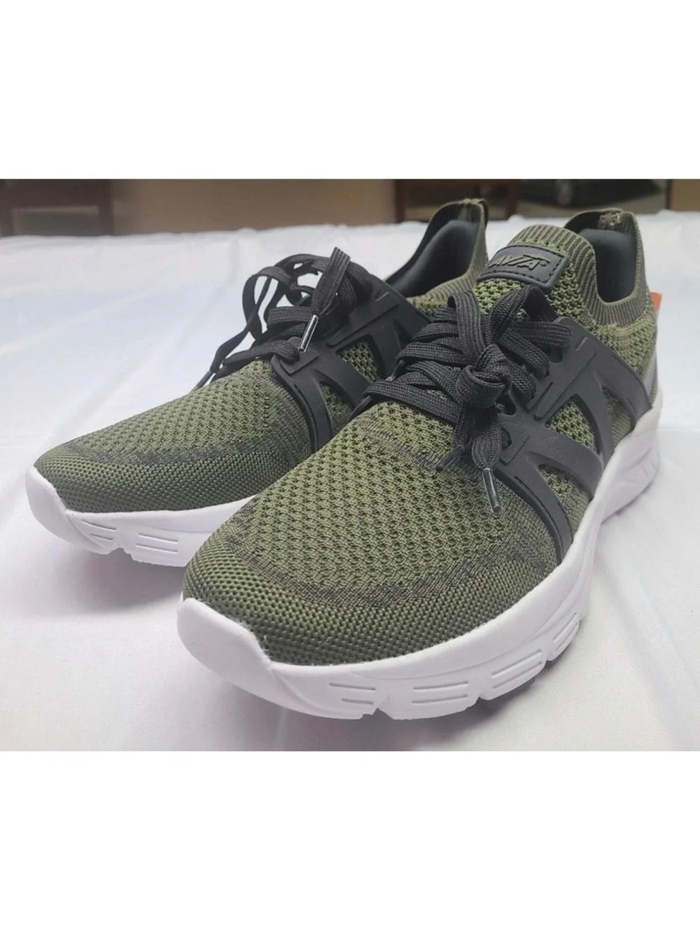 Avia Men's Athletic Sneakers Green Knit with Black Accents Size 9